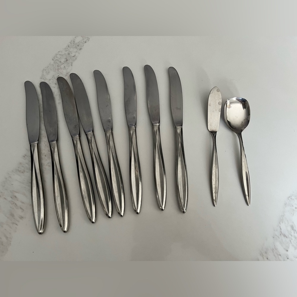 Partial set of stainless 1847 Rogers Bros flatware.